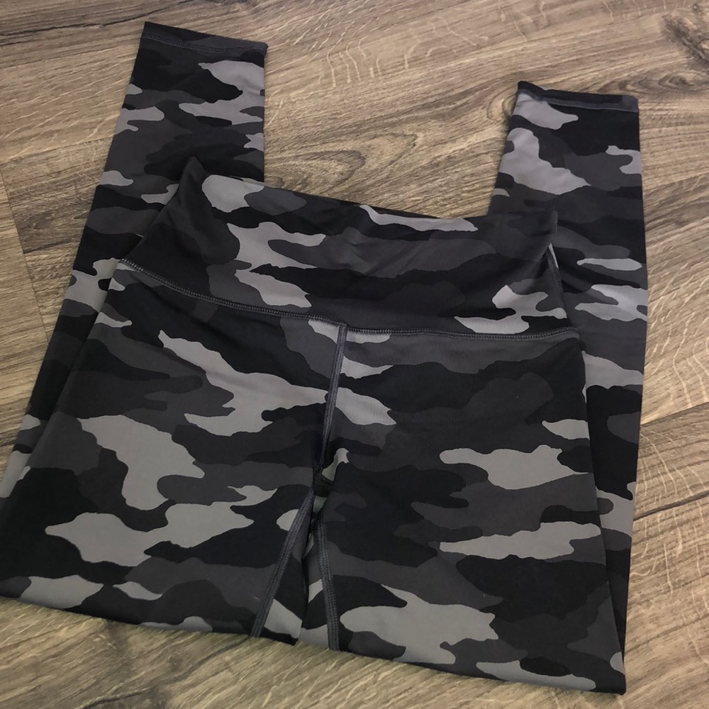 Aerie Grey shades camo legging